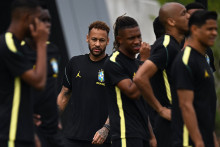 Neymar, présent à l'entraînement de la sélection brésilienne jeudi 18 juin, est forfait pour le match contre Haïti