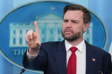 JD Vance lors d'une conférence de presse ce jeudi 18 juin 2026.