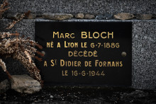 La pierre tombale de Marc Bloch à le Bourg-d'Hem dans la Creuse.