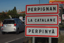 Un panneau "Perpignan" dans les Pyrénées-Orientales le 25 octobre 2017.