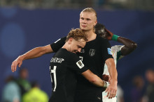 Les Norvégiens Andreas Schjelderup et Erling Haaland lors de la victoire face au Sénégal à la Coupe du monde, le 22 juin 2026 à East Rutherford.