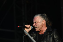 Bruce Dickinson, chanteur du groupe Iron Maiden lors de la 19e édition of Hellfest à Clisson, le 19 juin, 2026.