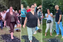 Dans la région toulousaine, de nombreuses personnes ont participé à un séminaire consistant à marcher sur des braises. Les vidéos sont devenues virales sur TikTok.