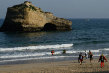 Les recherches se poursuivent après l'effondrement d'un pan de falaise à Biarritz le mercredi 24 juin 2026.