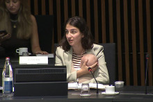 Romina Pourmokhtari avec son fils de 3 mois, Adam, jeudi 24 juin lors d'une réunion européenne à Luxembourg