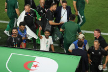 Riyad Mahrez célèbre la qualification en seizièmes de finale de l'Algérie après son match nul contre l'Autriche à la Coupe du monde, le 27 juin 2026 à Kansas City.