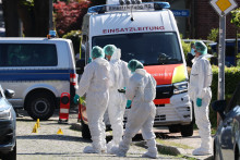 La police scientifique est à l'œuvre sur les lieux d'une fusillade survenue le 29 juin 2026 à Stade, dans le nord de l'Allemagne, à une cinquantaine de kilomètres à l'ouest de Hambourg
