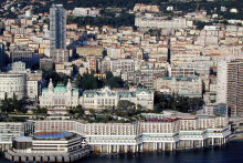 Vue aérienne prise le 23 juin 2000 de la principauté de Monaco