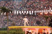 Bad Bunny sur le toit de la casita lors de la mi-temps du Super Bowl le 8 février 2026.