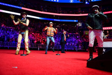 Le président élu des États-Unis, Donald Trump, danse alors que les Village People se produisent lors d'un rassemblement de victoire "MAGA" à la Capital One Arena de Washington, D.C., le 19 janvier 2025, à la veille de sa cérémonie d'investiture.