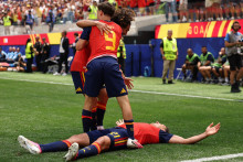 Mikel Oyarzabal célèbre son but avec Gavi et Marc Cucurella lors des 16es de finale de la Coupe du monde opposant l'Espagne à l'Autriche, le 2 juillet 2026