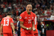 Le Suisse Dan Ndoye célèbre le deuxième but de son équipe lors du match des seizièmes de finale opposant la Suisse à l'Algérie au BC Place de Vancouver, le 2 juillet 2026, à Vancouver.