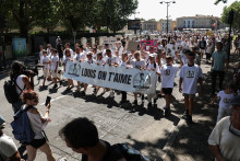 Une marche en hommage à Louis, l'adolescent de 17 ans battu à mort dans un guet-apens à Narbonne, le 4 juillet 2026.