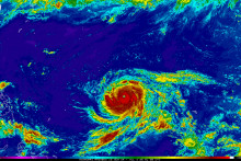 Image satellite du super-typhon Bavi alors qu'il se forme et se rapproche de Guam et de l'archipel des Mariannes du Nord, dans l'océan Pacifique occidental, le 4 juillet 2026.