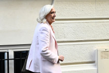 Marine Le Pen quittant le siège du RN, le 7 juillet 2026 à Paris.