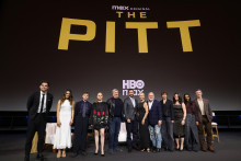 La série médicale "The Pitt" et la comédie sur les déboires d'une humoriste vieillissante "Hacks" ont pris la tête le 8 juillet 2026 de la course aux Emmy Awards.