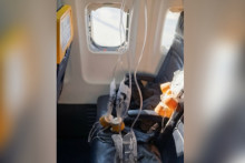 Le hublot d'un avion de la compagnie Ryanair s'est détaché de la carlingue en plein à Thessalonique, en Grèce, aspirant partiellement un homme en dehors de l'aéronef, le vendredi 10 juillet