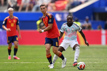 Fabian Ruiz au duel avec Jérémy Doku lors du quart de finale Espagne-Belgique à la Coupe du monde, le 10 juillet 2026 à Los Angeles.