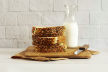 Du pain et du lait (photo d'illustration).