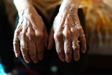 Des mains ridées (photo d'illustration).