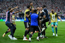 Les Argentins célèbrent leur égalisation contre l'Angleterre en demi-finales de la Coupe du monde, le 15 juillet 2026 à Atlanta.