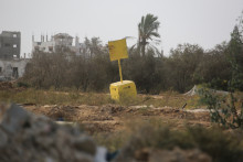 Un plot de béton démarquant la “ligne jaune” entre le territoire contrôlé par Israël et celui tenu par le Hamas dans la bande de Gaza