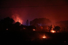 La végétation dans les flammes à Cotignac dans le Var