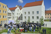 Inauguration du nouveau bâtiment remplaçant la maison natale d'Hitler, le 22 juillet 2026 à Braunau am Inn, en Autriche.
