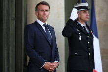 Emmanuel Macron sur le perron de l'Elysée, le 22 juillet 2026