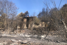 Des habitations ravagées par un incendie à cotignac, le 23 juillet 2026.