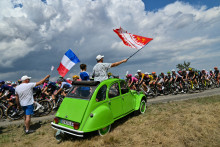 Le peloton du Tour de France dans les Vosges le 18 juillet 2026.