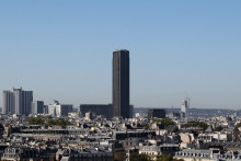 Cette photographie montre la tour Montparnasse, à Paris, le 19 septembre 2025.