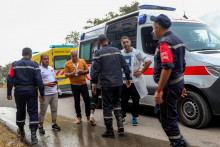 Des ambulanciers à Chréa, en Algérie (image d'illustration)