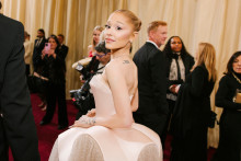 Ariana Grande sur le tapis rouge des Oscars le 2 mars 2026 à Hollywood.