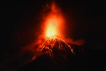 Nouvelle éruption du volcan de Fuego, au Guatemala, le 4 août 2026.
