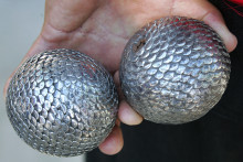 Des boules de pétanque. (Illustration)