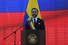 Le nouveau président colombien Abelardo de la Espriella prononce un discours devant le bataillon Pichincha après avoir prêté serment, à Cali, en Colombie, le 7 août 2026.
