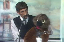 Michel Dejeneffe et sa marionnette Tatayet dans l'émission "Champs Elysées" du 15 janvier 1983.