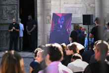Un portrait de Kavinsky à ses obsèques à Paris le 12 août 2026.
