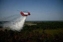 Le méga hélicoptère Chinook CH-47D, prêté par l'Australie pour lutter contres les incendies en France,  le 12 août 2026