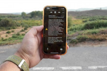 Une alerte d'urgence concernant les feux de forêt est affichée sur un téléphone, au Royaume-Uni, le 14 août 2026.