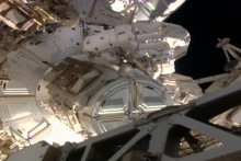 Les astronautes Sophie Adenot et Anil Menon lors de leur sortie de l'ISS le 18 août 2026.