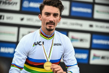 27 septembre : Julian Alaphilippe est sacré champion du monde à Imola, une première pour un Français depuis 23 ans