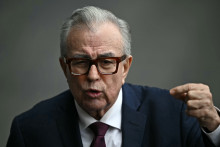 Le gouverneur du Sinaloa, Rubén Rocha Moya, s'exprime en quittant la cérémonie d'investiture de la nouvelle présidente du Mexique, Claudia Sheinbaum, en octobre 2024.