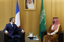 Le président français Emmanuel Macron et le prince héritier saoudien Mohammed ben Salmane à Bruxelles, le 16 octobre 2024.