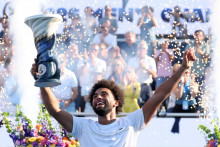 Arthur Fils avec son trophée de vainqueur du Masters 1000 de Cincinnati, le 23 août 2026.