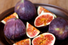 Une assiette de figues (illustration)