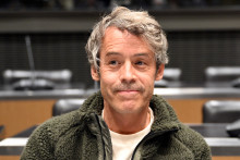 Yann Barthès, animateur de télévision français et producteur de l'émission "Quotidien", à l'Assemblée nationale à Paris, le 27 mars 2024.