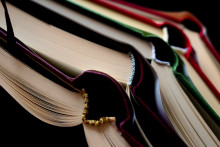 Des livres empilés (photo d'illustration).