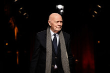 Le réalisateur français Jean-Paul Rappeneau arrive à Lyon, dans le centre-est de la France, le 9 octobre 2021.